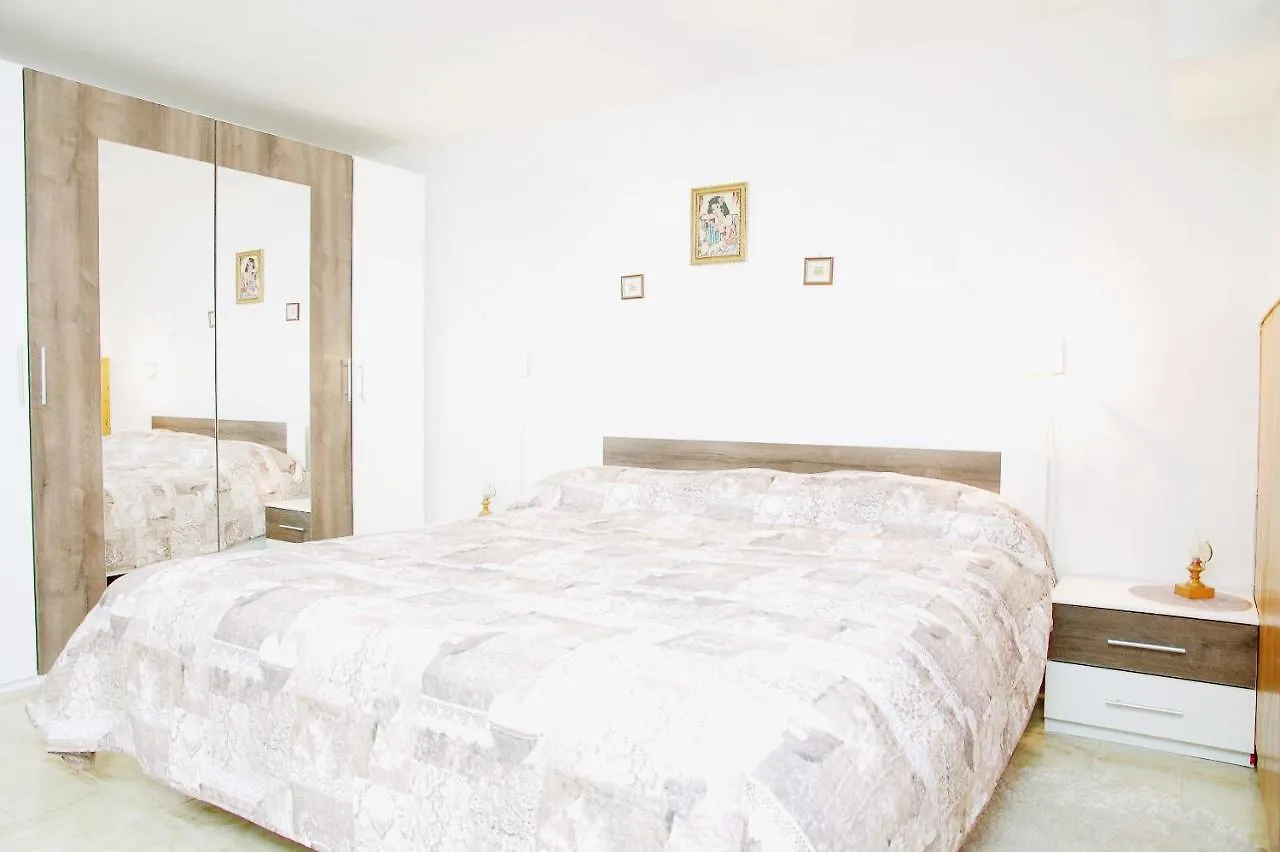 Apartment Villagio Verde Pola 0*,
